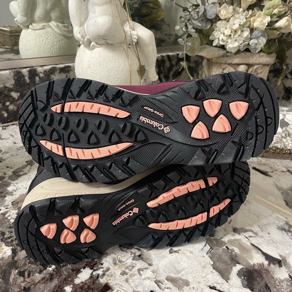 NWOB Columbia Women's Newton Ridge Plus in Marionberry Black Size 6.5 - Picture 9 of 11